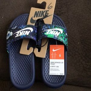 Nike Benassi Slide sandals